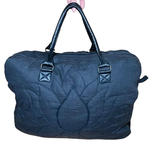 Travel bag with lotus